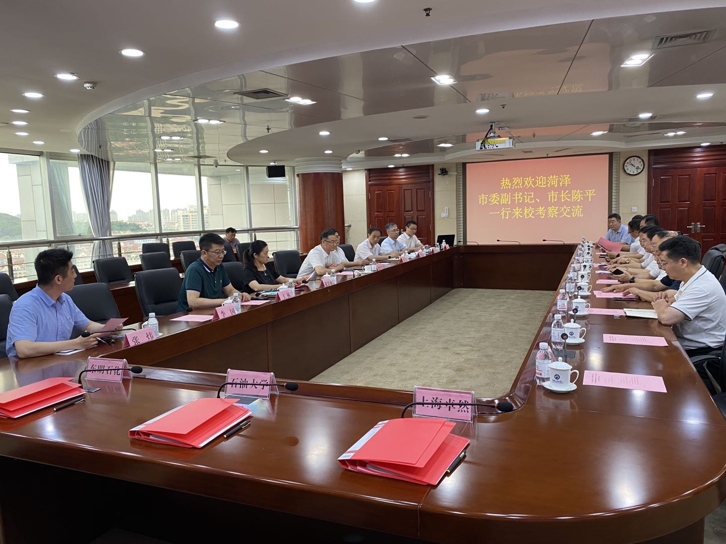 上海东方国际、东明石化、中国石油大学三方签订《原油催化裂解制乙烯丙烯（UPC）技术工业试验与推广许可协议》